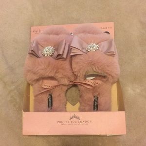 NWT Faux fur pink slippers size M